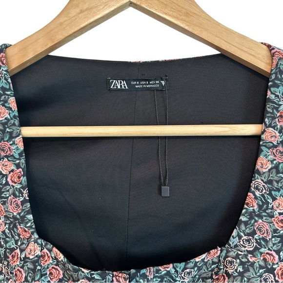 Women's Small Black Cropped Floral Whimsigoth Casual Trendy Weekend Festival Top - Picture 3 of 6